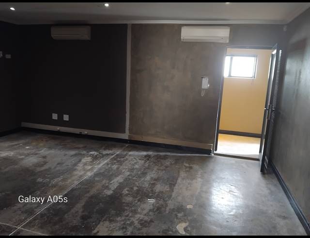 57M² BUSINESS TO LET IN BRYANSTON